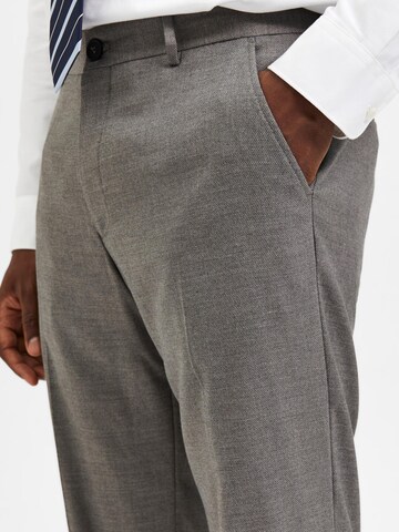 SELECTED - regular Pantalón de pinzas 'Logan' en gris