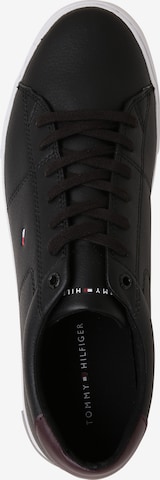 TOMMY HILFIGER Rövid szárú sportcipők 'Essential' - fekete