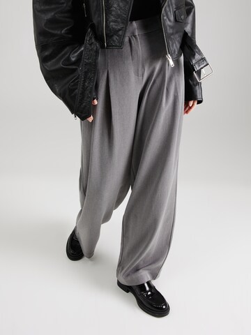 MSCH COPENHAGEN Wide leg Pleat-Front Pants 'Henrika' in Grey: front