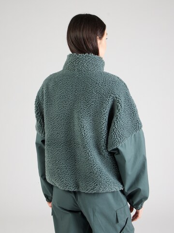 Nike Sportswear Overgangsjakke 'Essential' i grøn