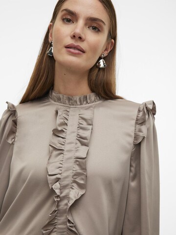 VERO MODA Bluse i grå
