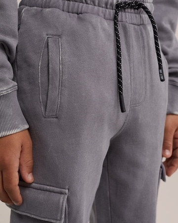 Tapered Pantaloni di WE Fashion in grigio