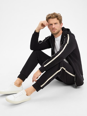 EA7 Emporio Armani Regular Broek in Zwart