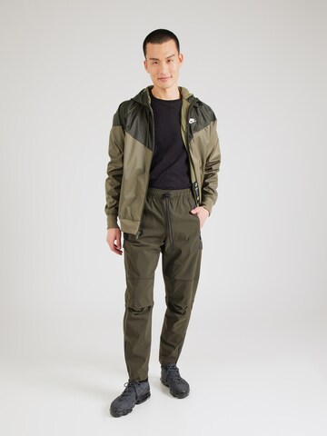 Effilé Pantalon Nike Sportswear en vert