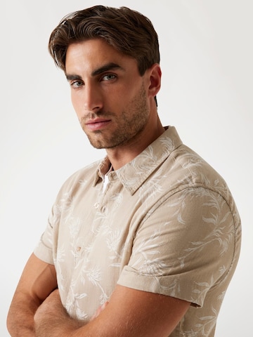 GUESS Regular Fit Hemd in Beige