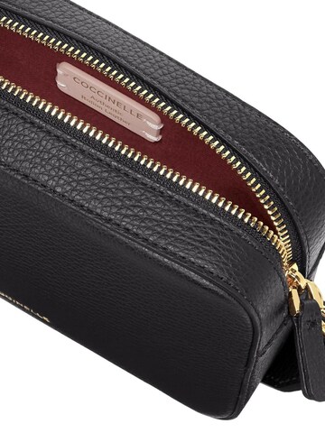 Coccinelle Handtasche 'TEBE' in Schwarz