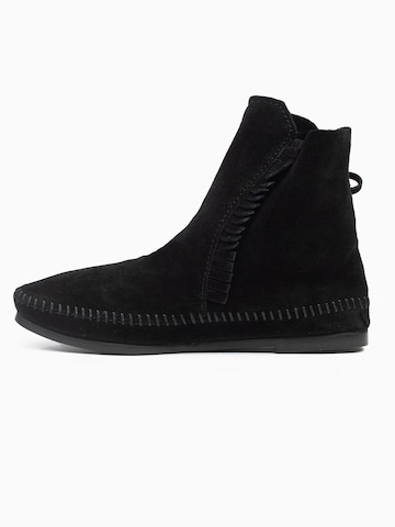 Minnetonka - Botas pelo tornozelo 'Two Button' em preto