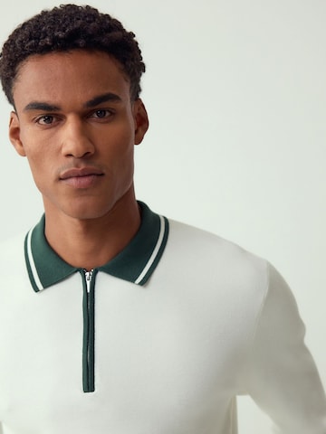 Next Pulover | bela barva