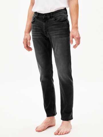 ARMEDANGELS Slimfit Jeans 'Ian' in Grijs: voorkant