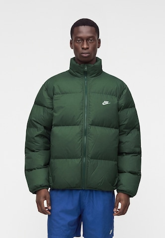 Nike Sportswear Zimná bunda 'CLUB' - Zelená: predná strana