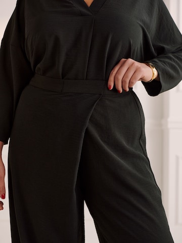 Guido Maria Kretschmer Curvy Lużny krój Spodnie 'Hanne' w kolorze czarny