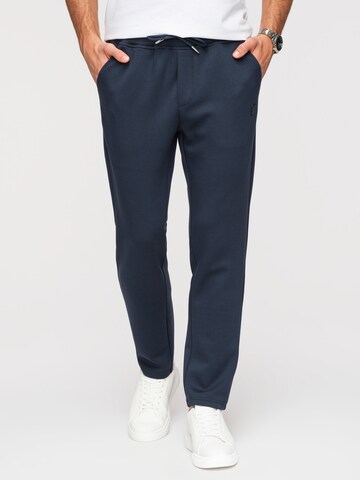 Regular Pantalon chino Ombre en bleu : devant