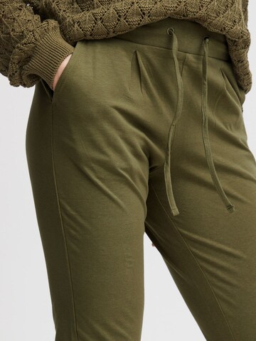 Tapered Pantaloni con pieghe 'PANDINA' di b.young in verde