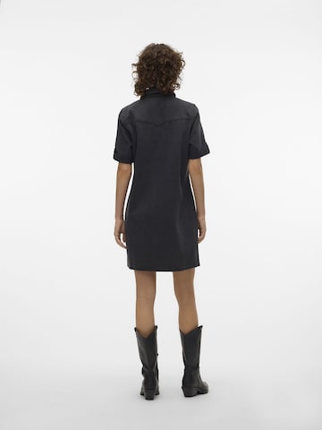 Robe-chemise 'JENNIE' VERO MODA en noir