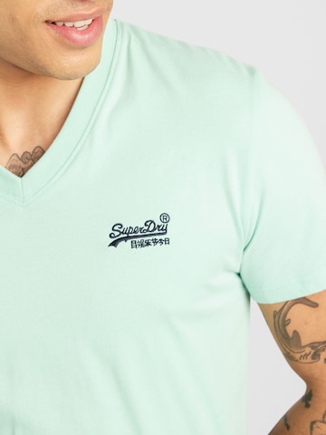 Superdry T-shirt 'Essential' i grön