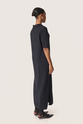 SOAKED IN LUXURY Jurk 'Spina' in Zwart