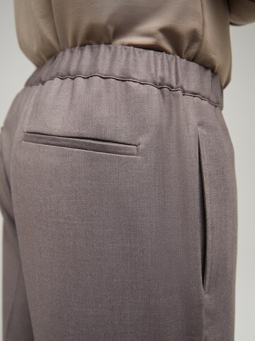 Regular Pantalon 'Edward' ABOUT YOU x Kevin Trapp en gris