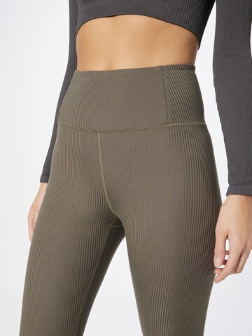 Skinny Pantalon de sport Girlfriend Collective en vert