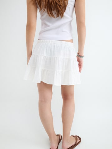 BALMOHK Hame värissä valkoinen