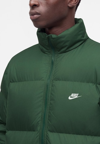 Nike Sportswear Zimná bunda 'CLUB' - Zelená