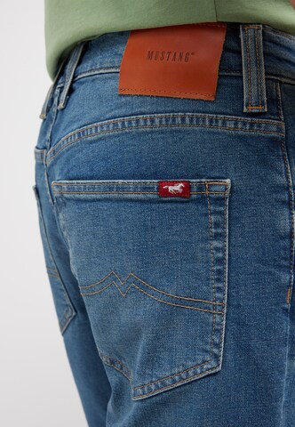 MUSTANG Tapered Jeans in Blau