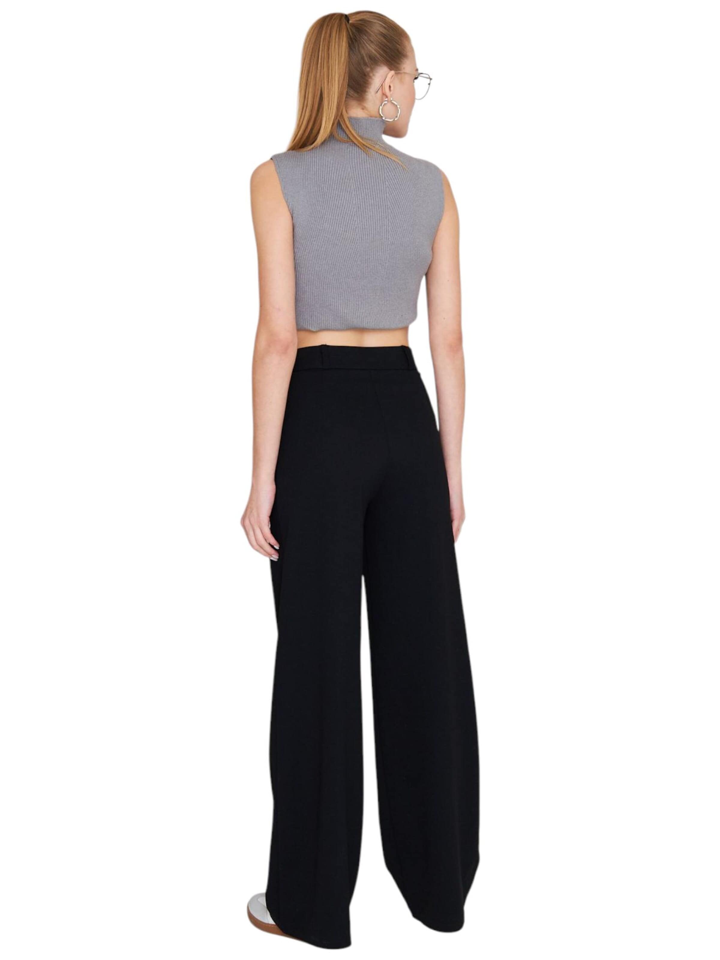fashionshowcase - Pierna ancha Pantalón plisado 'Seyra' en negro