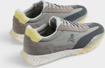 Scalpers Låg sneaker 'New Prax' i grå