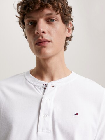 TOMMY HILFIGER T-shirt i vit