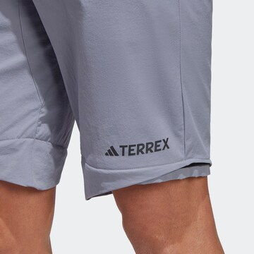 Effilé Pantalon outdoor ADIDAS TERREX en gris