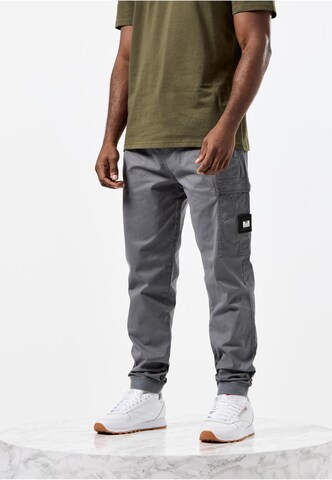 Weekend Offender Tapered Hose 'Bordeta' in Grau