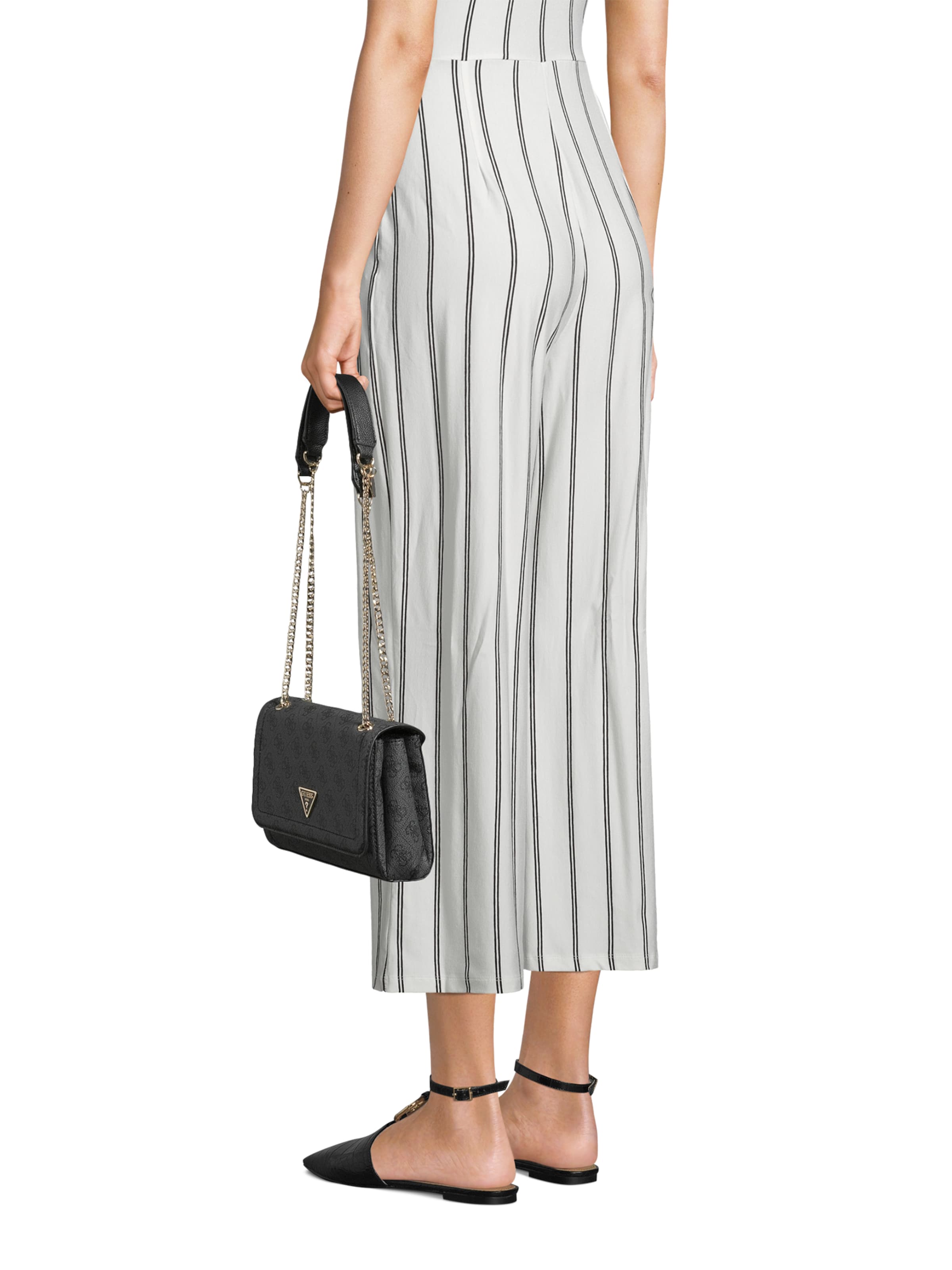 GUESS Schultertasche 'Noelle' in Schwarz