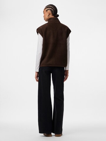 Gilet 'PCSADIA' PIECES en marron