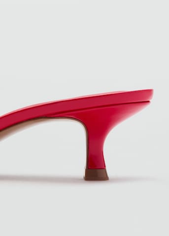 MANGO - Zapatos abiertos 'SANDYR' en rojo