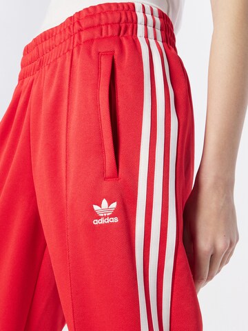 ADIDAS ORIGINALS - regular Pantalón 'Adicolor Classics SST' en rojo