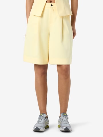 Noisy may Loose fit Pleat-front trousers 'NMMAILE' in Yellow: front