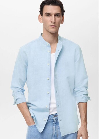 Coupe regular Chemise 'Chennai' MANGO MAN en bleu : devant