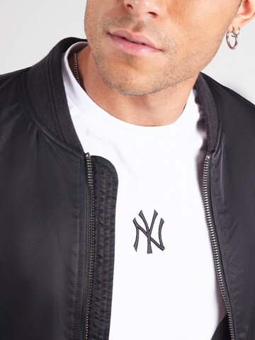 NEW ERA - Camisa 'NEYYAN' em branco