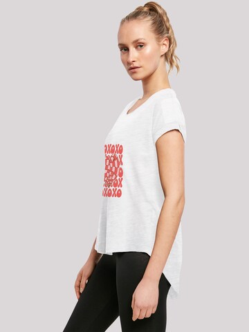T-shirt 'XOXO Herz Love' F4NT4STIC en blanc