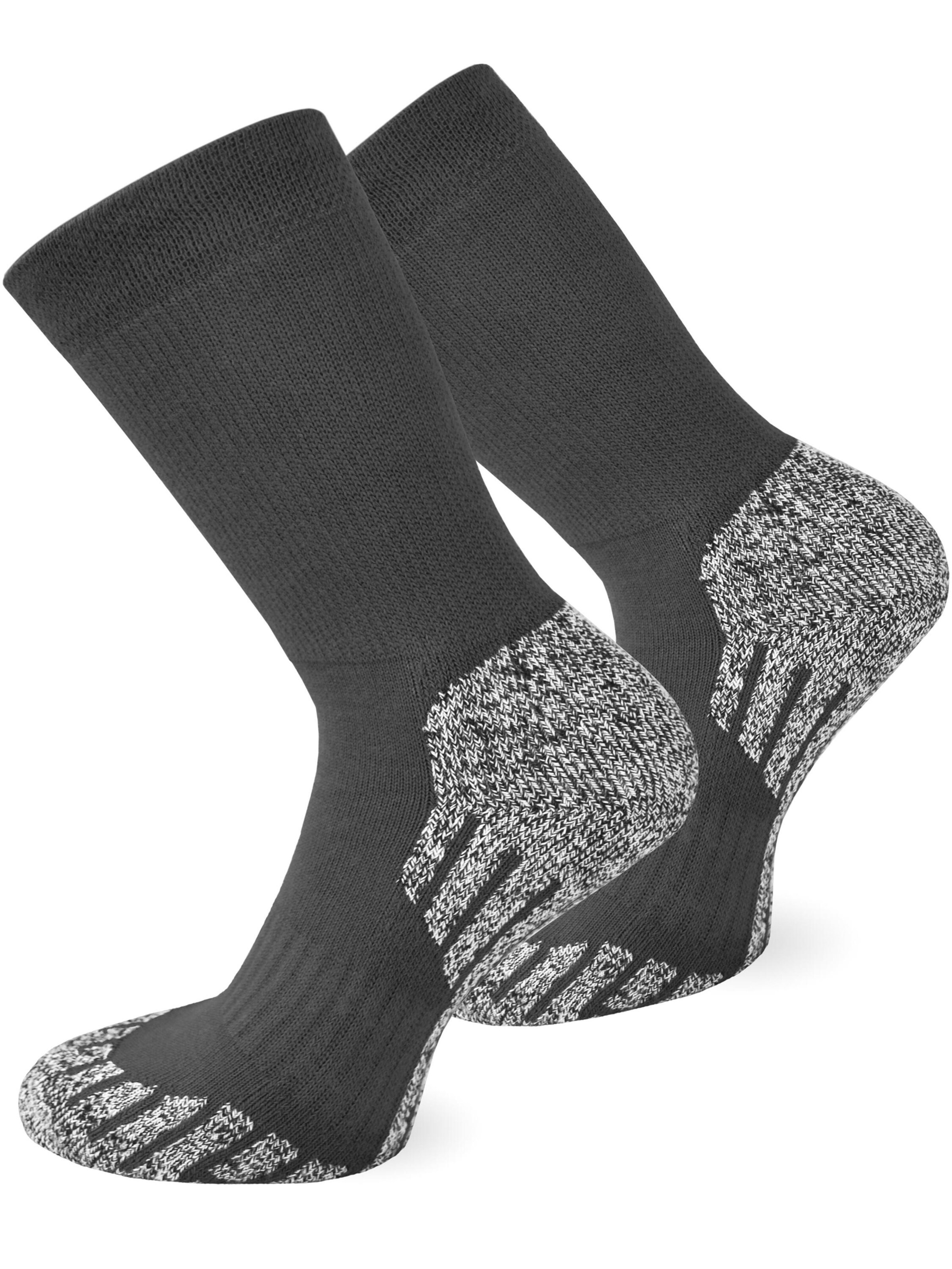 normani Sports socks in Black: front