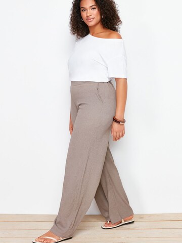 Wide leg Pantaloni di Trendyol Curve in marrone