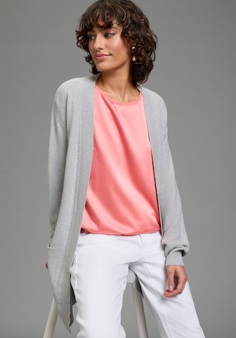 LAURA SCOTT Knit Cardigan in Grey: front