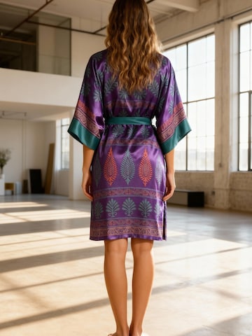 Shop Karey Kimono 'Emerald Bloom'‌‌‌‌‌‌‌‌ in Lila