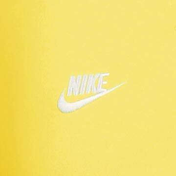 Effilé Pantalon 'Club Fleece' Nike Sportswear en jaune