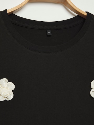 T-shirt Trendyol Curve en noir