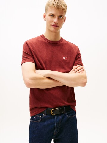 Tricou de la Tommy Jeans pe roșu: față