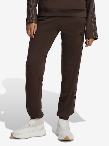 ruda ADIDAS SPORTSWEAR Siaurėjantis Sportinės kelnės 'Seasonal Essentials': priekis
