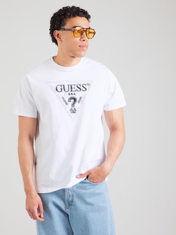 GUESS Μπλουζάκι σε λευκό: μπροστά