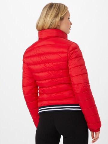 Superdry - Chaqueta de entretiempo 'Fuji' en rojo