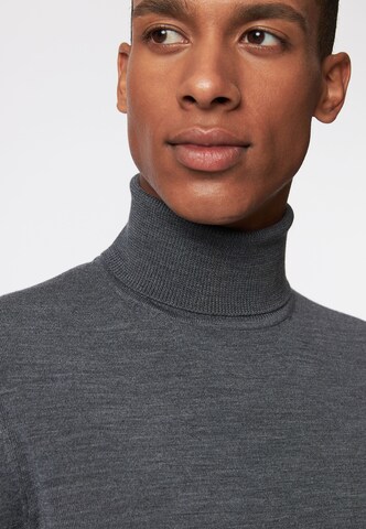 ROY ROBSON Sweater in Silver