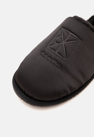 Calvin Klein Домашни пантофи в черно